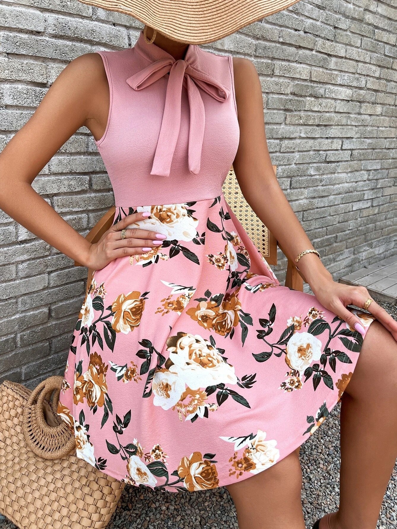 Effortlessly Elegant Dress with a Timeless Design