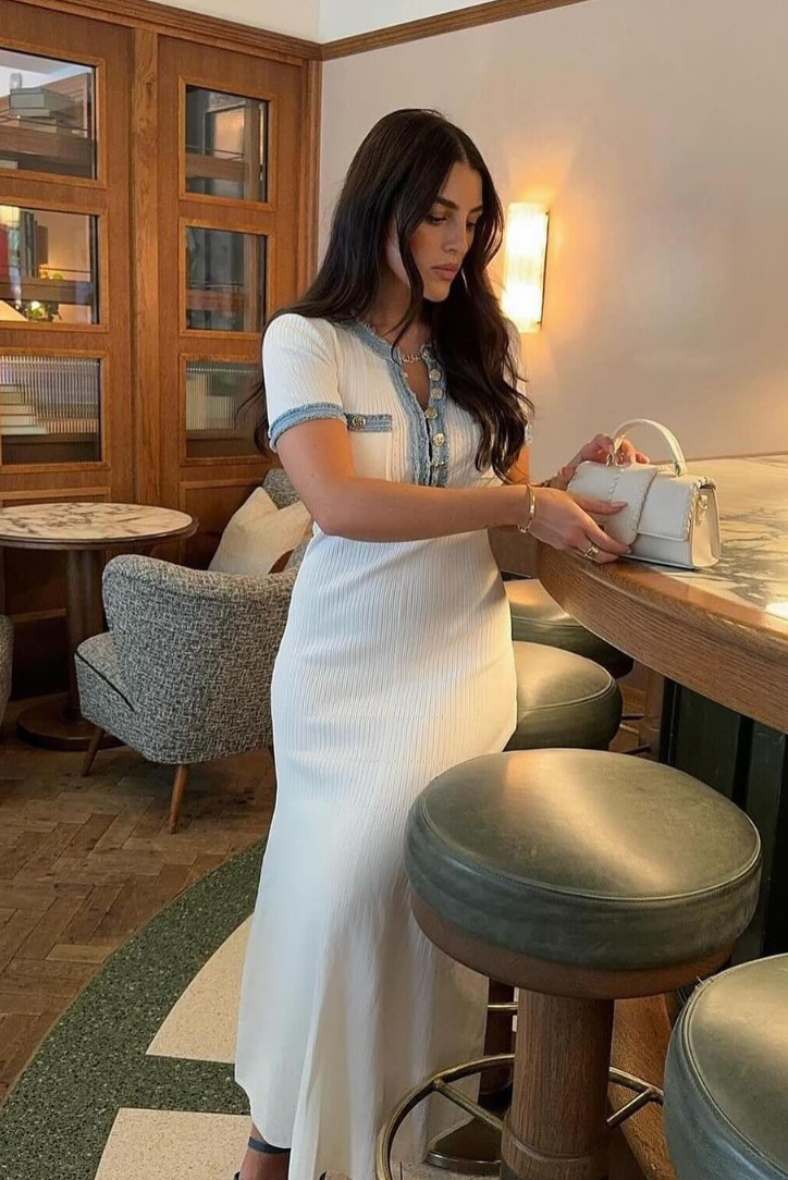 Beautifully Finished Dress in a Timeless Design