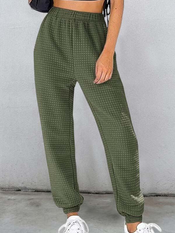 Effortlessly Elegant Pants with a Timeless Design