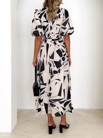 Well Tailored Dress with a Graceful Silhouette