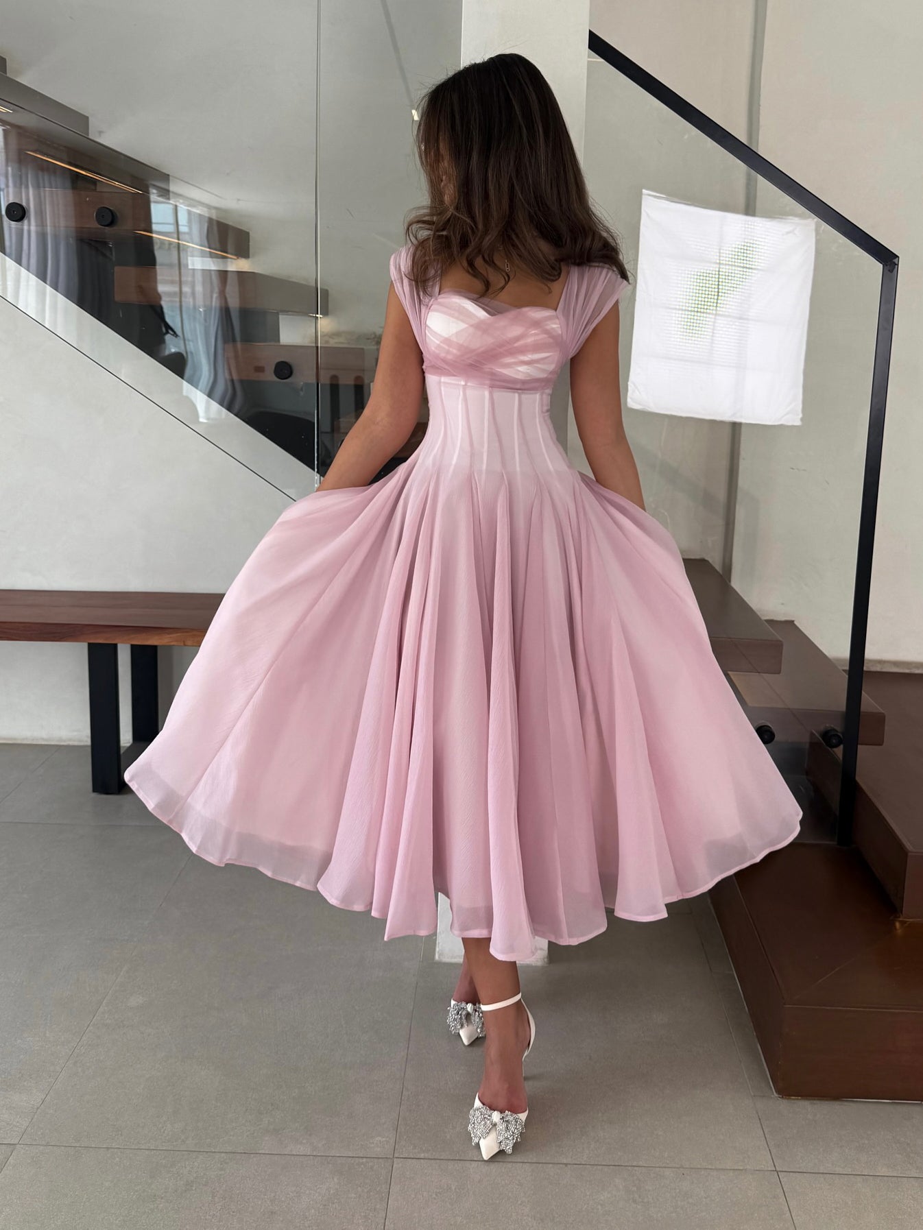 Effortlessly Elegant Dress with a Timeless Design