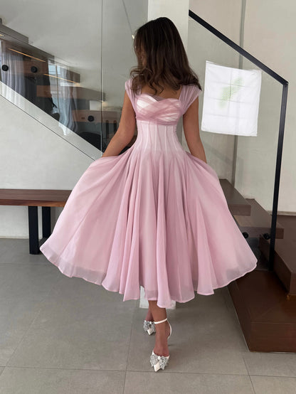Effortlessly Elegant Dress with a Timeless Design