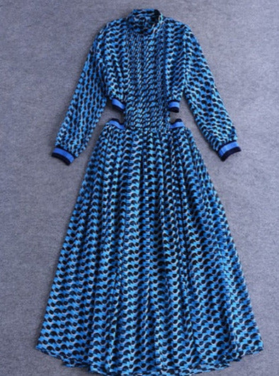 Well Tailored Dress with a Graceful Silhouette
