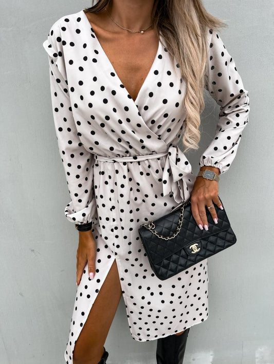 Effortlessly Elegant Dress with a Timeless Design