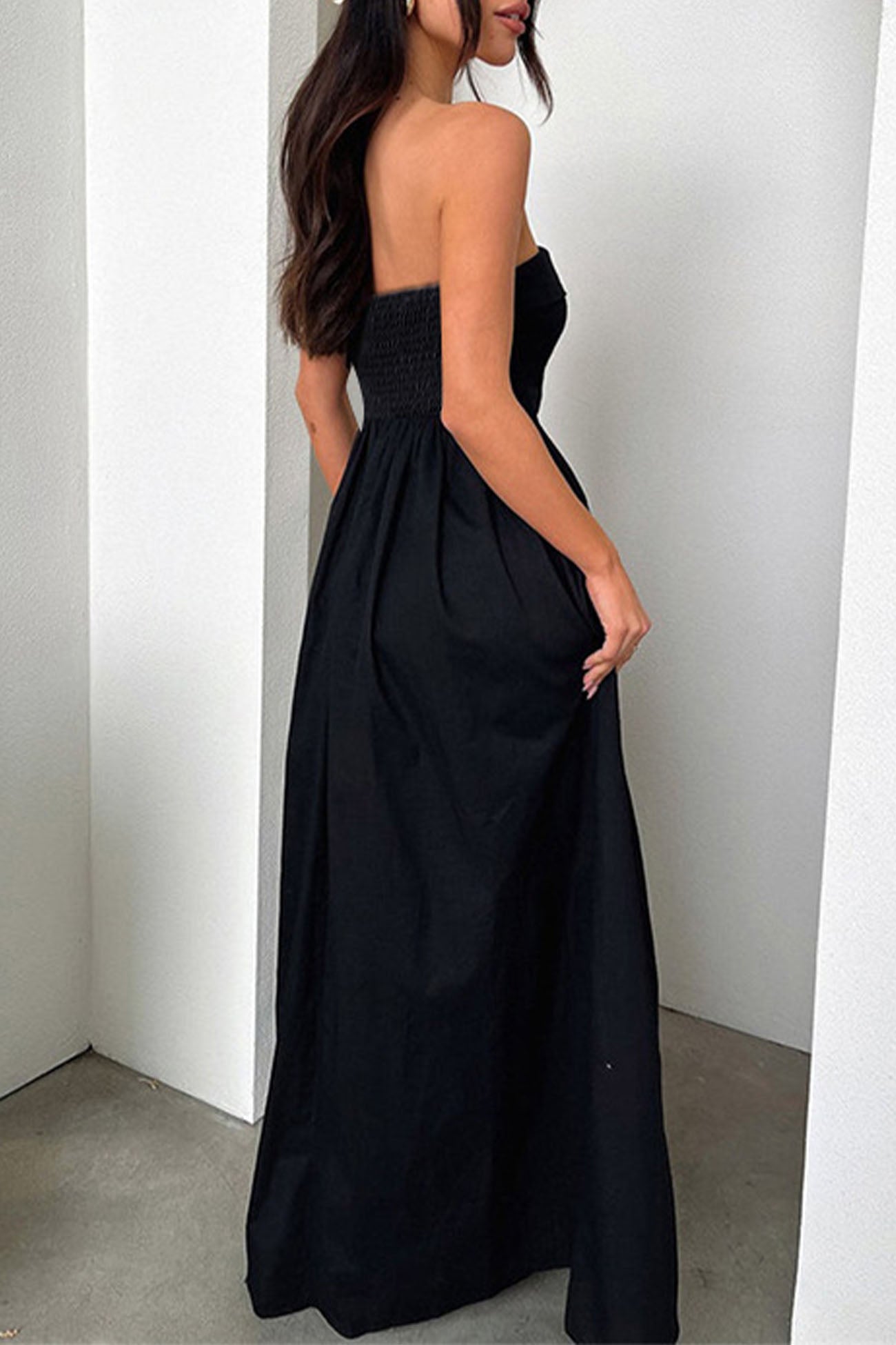 Beautifully Finished Dress in a Timeless Design