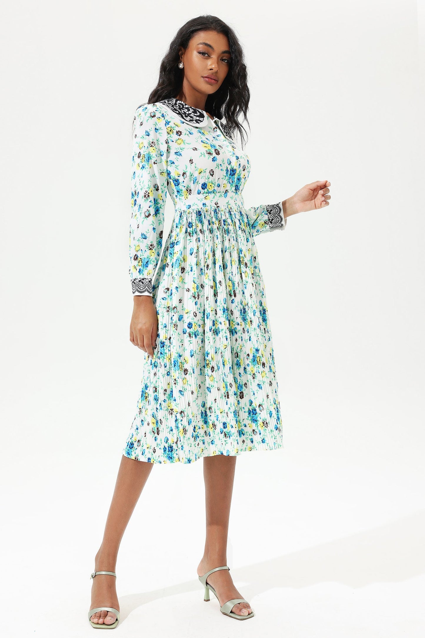 Beautifully Finished Dress in a Timeless Design
