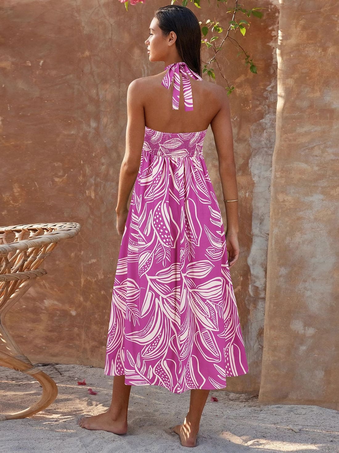 Beautifully Finished Dress in a Timeless Design