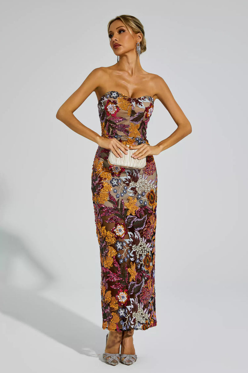 Gracefully Styled Dress for Any Occasion