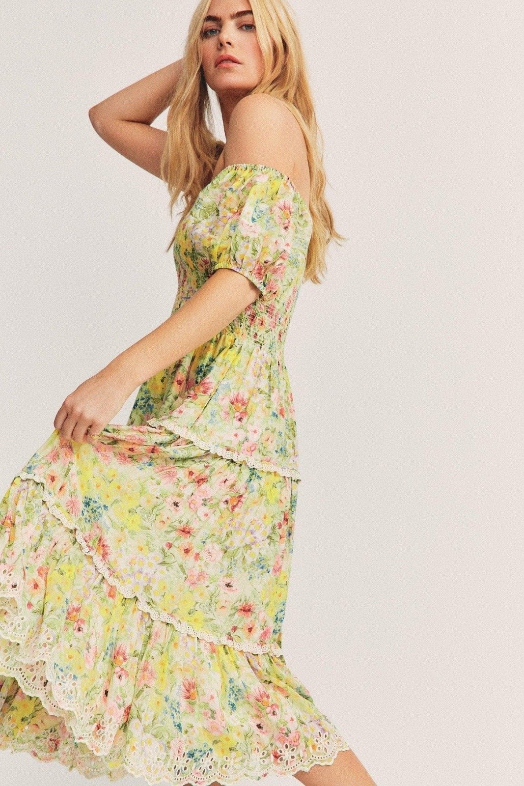 Well Tailored Dress with a Graceful Silhouette