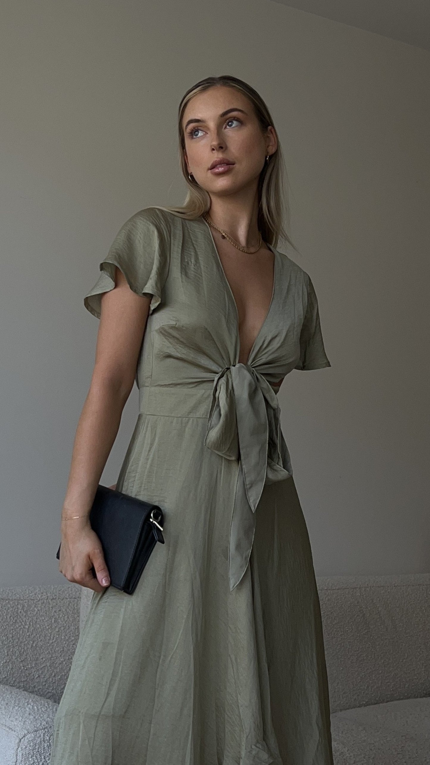 Well Tailored Dress with a Graceful Silhouette