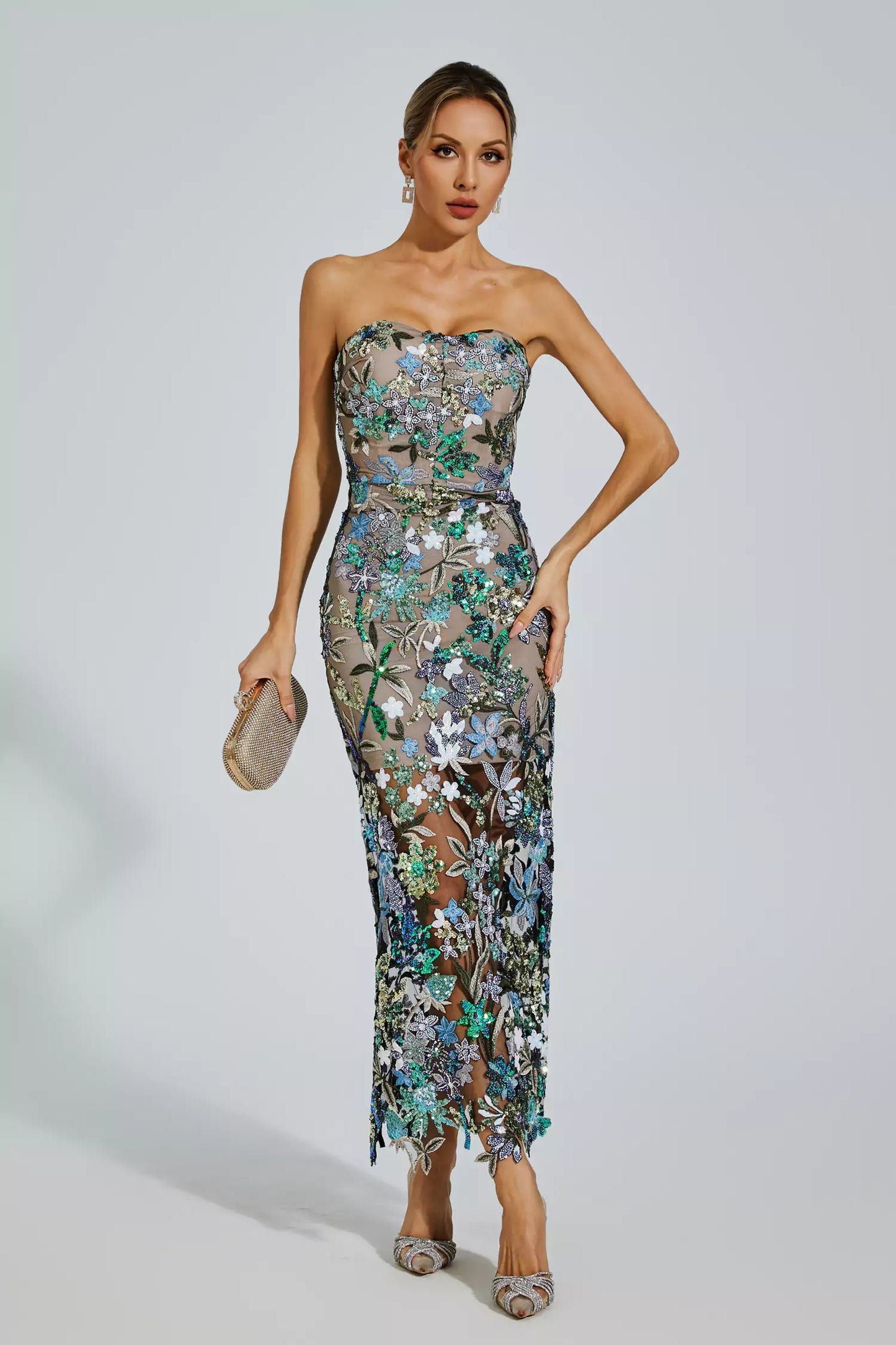 Gracefully Styled Dress for Any Occasion
