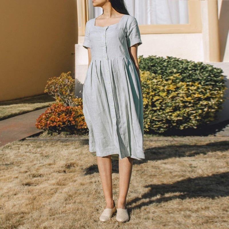 Well Tailored Dress with a Graceful Silhouette