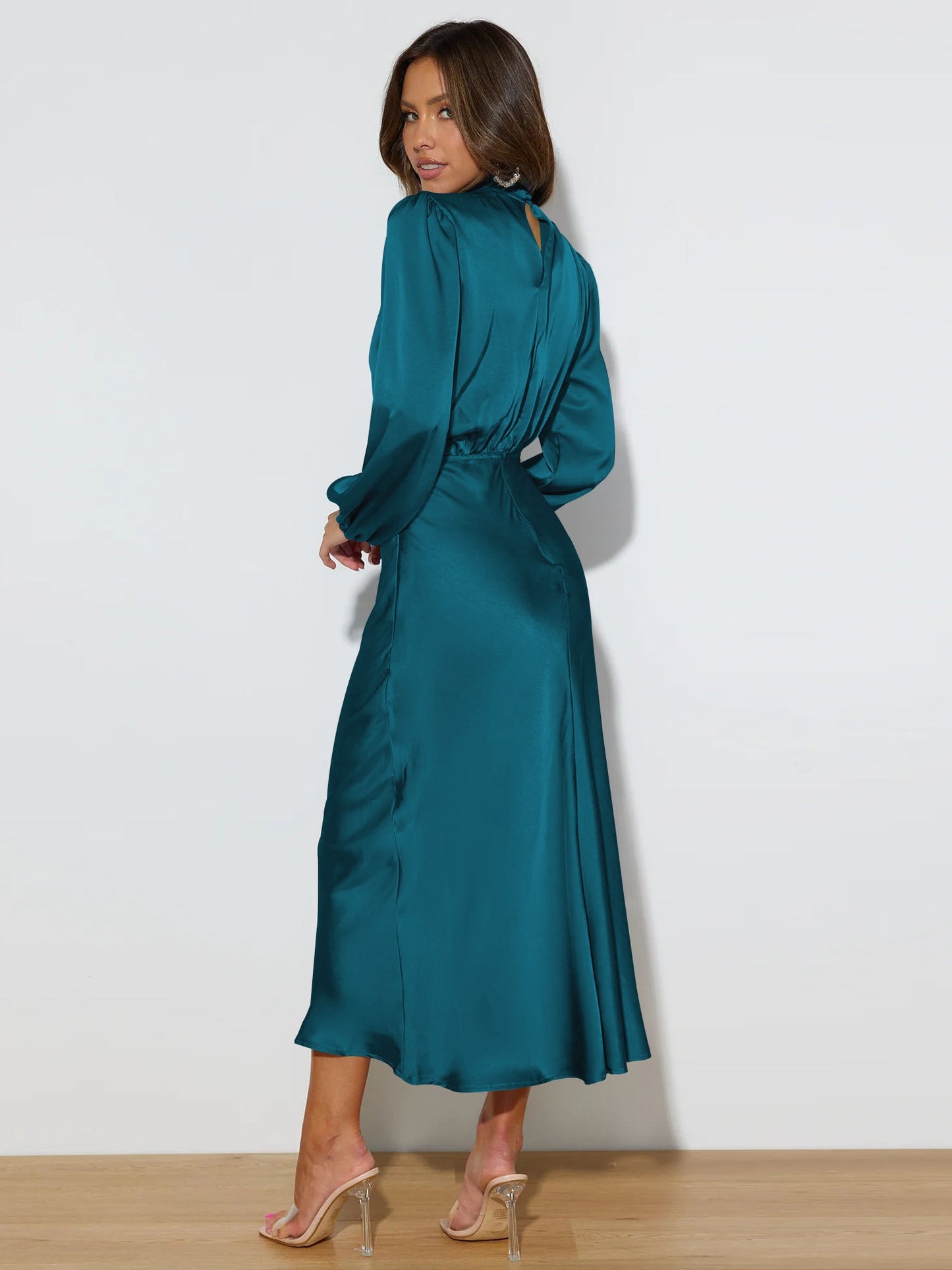 Well Tailored Dress with a Graceful Silhouette