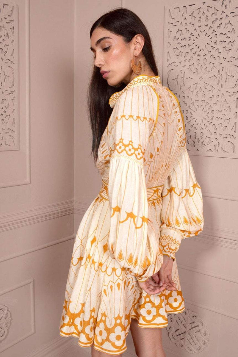 Effortlessly Elegant Dress with a Timeless Design