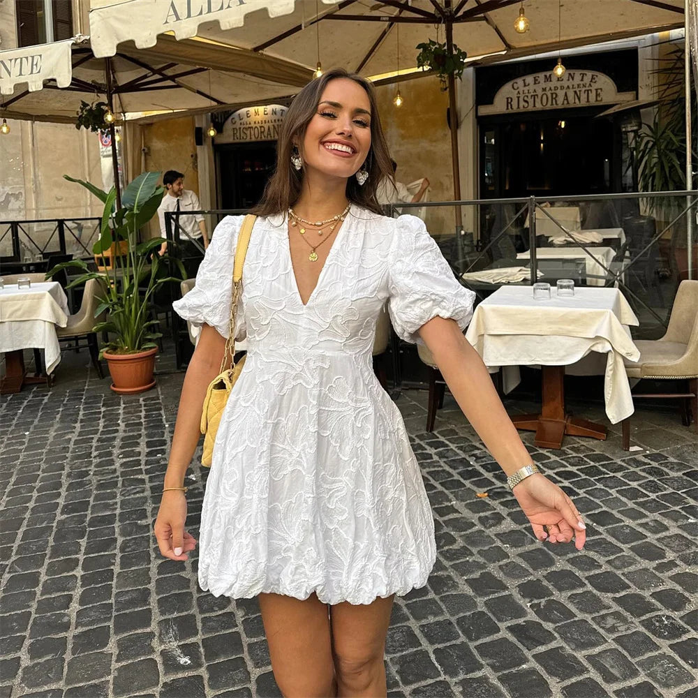 Effortlessly Elegant Dress with a Timeless Design