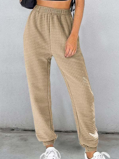 Effortlessly Elegant Pants with a Timeless Design