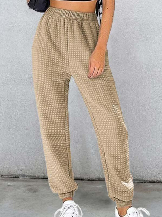 Effortlessly Elegant Pants with a Timeless Design