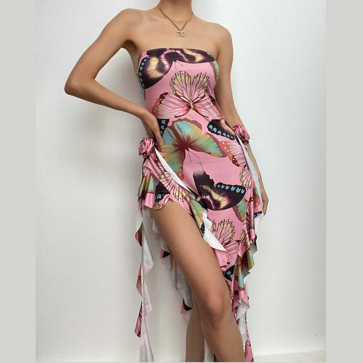 Well Tailored Dress with a Graceful Silhouette