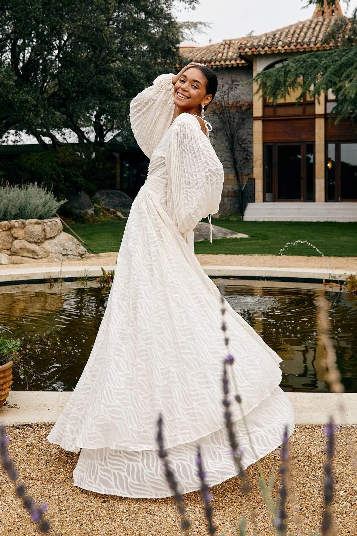 Gracefully Styled Dress for Any Occasion
