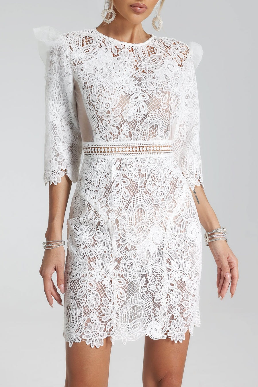 Effortlessly Elegant Dress with a Timeless Design
