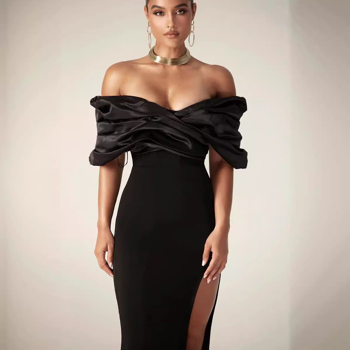 Beautifully Finished Dress in a Timeless Design