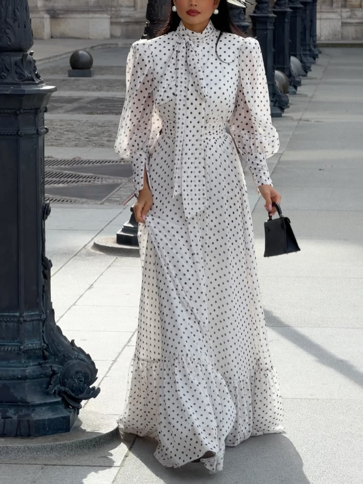 Well Tailored Dress with a Graceful Silhouette
