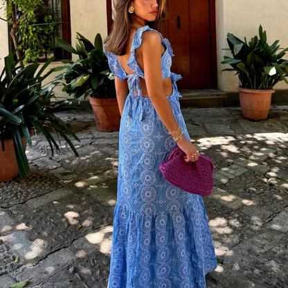 Beautifully Finished Dress in a Timeless Design