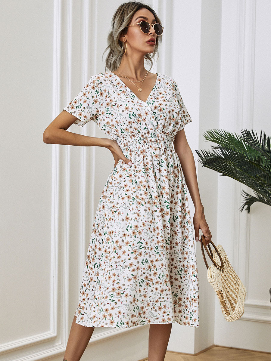 Effortlessly Elegant Dress with a Timeless Design