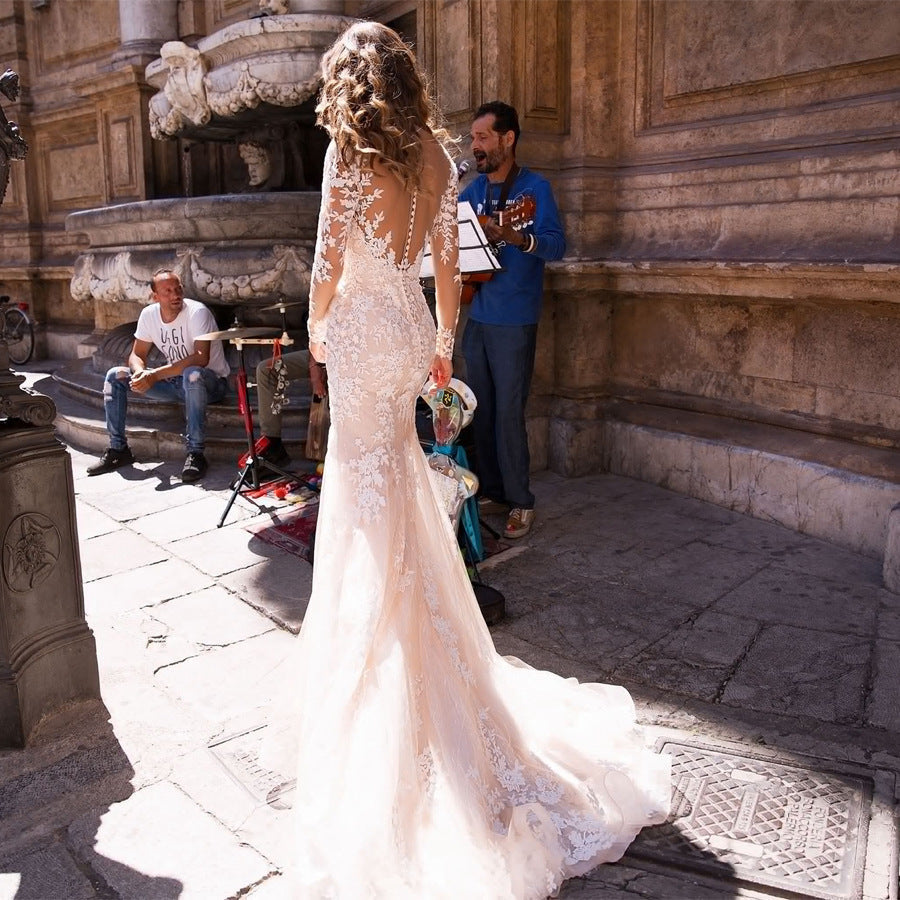Beautifully Finished Dress in a Timeless Design