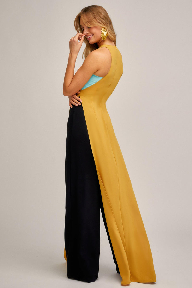 Well Tailored Garment with a Graceful Silhouette