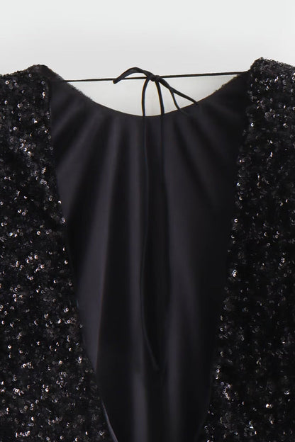 Effortlessly Elegant Dress with a Timeless Design