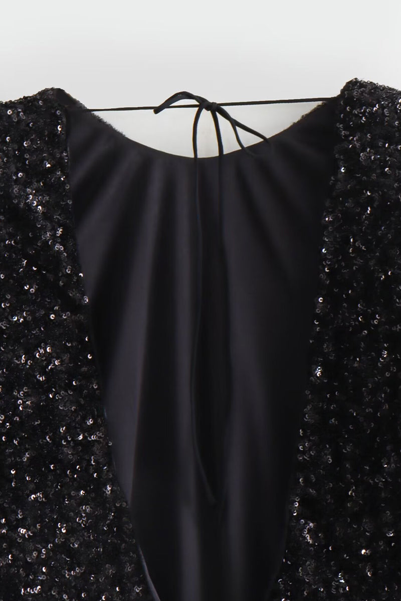 Effortlessly Elegant Dress with a Timeless Design