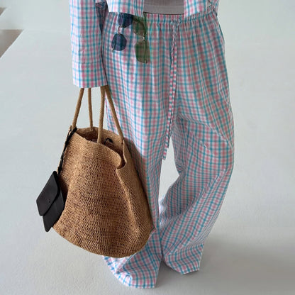 Elegantly Styled Trousers for Everyday Wear