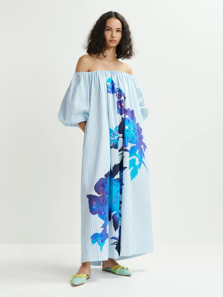 Beautifully Finished Dress in a Timeless Design