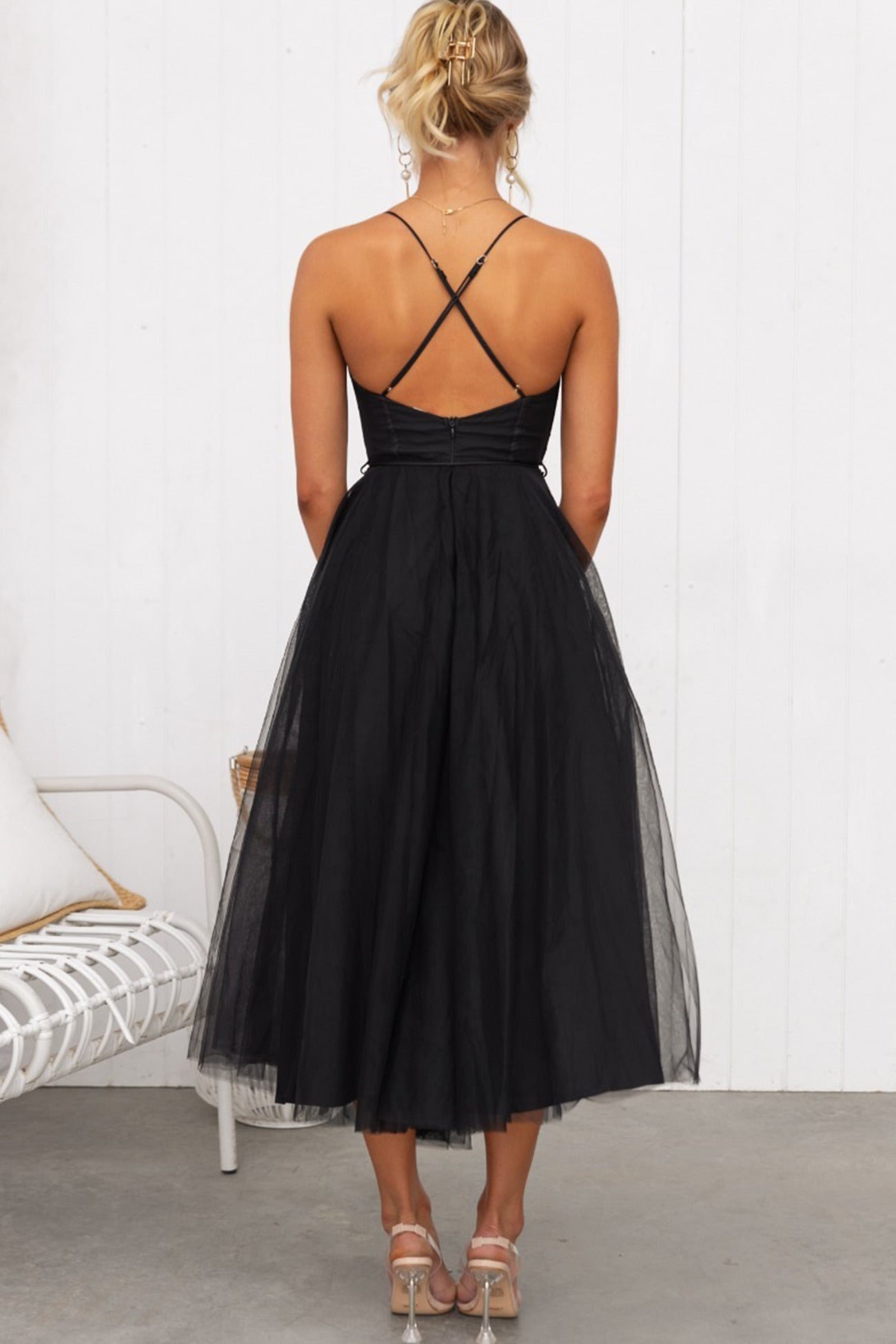 Effortlessly Elegant Dress with a Timeless Design
