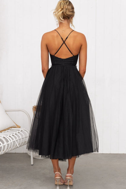 Effortlessly Elegant Dress with a Timeless Design