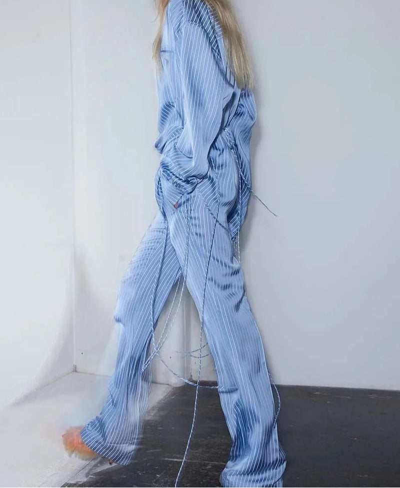 Well Tailored Pants with a Graceful Silhouette