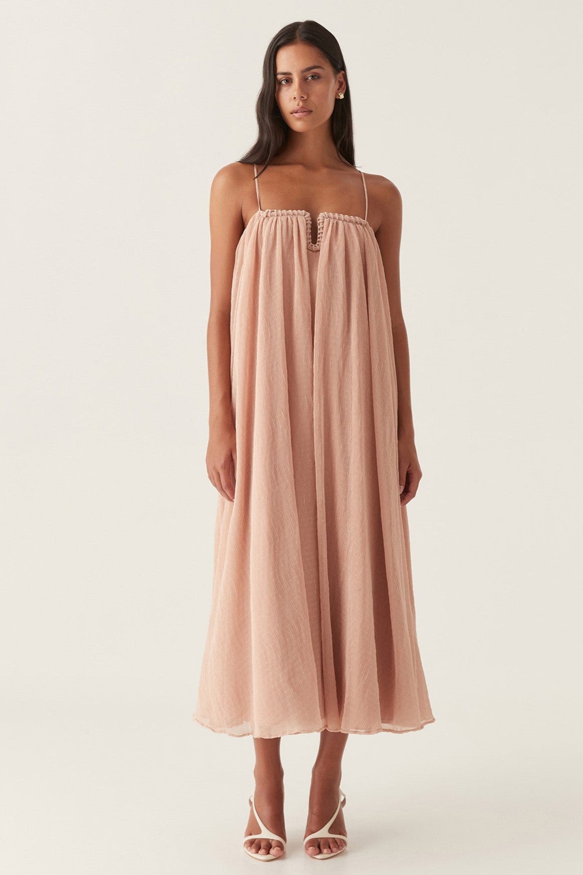 Well Tailored Dress with a Graceful Silhouette