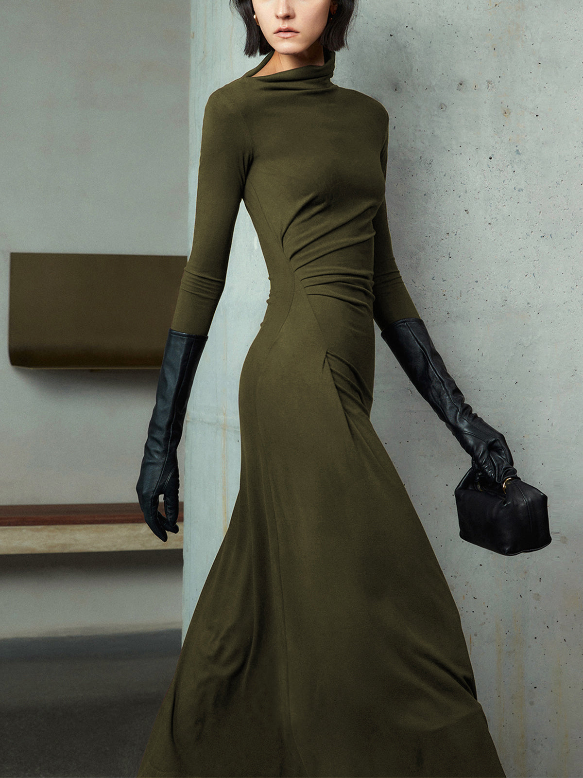 Well Tailored Dress with a Graceful Silhouette