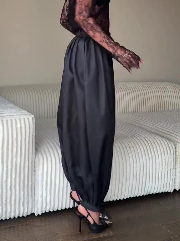 Effortlessly Elegant Pants with a Timeless Design