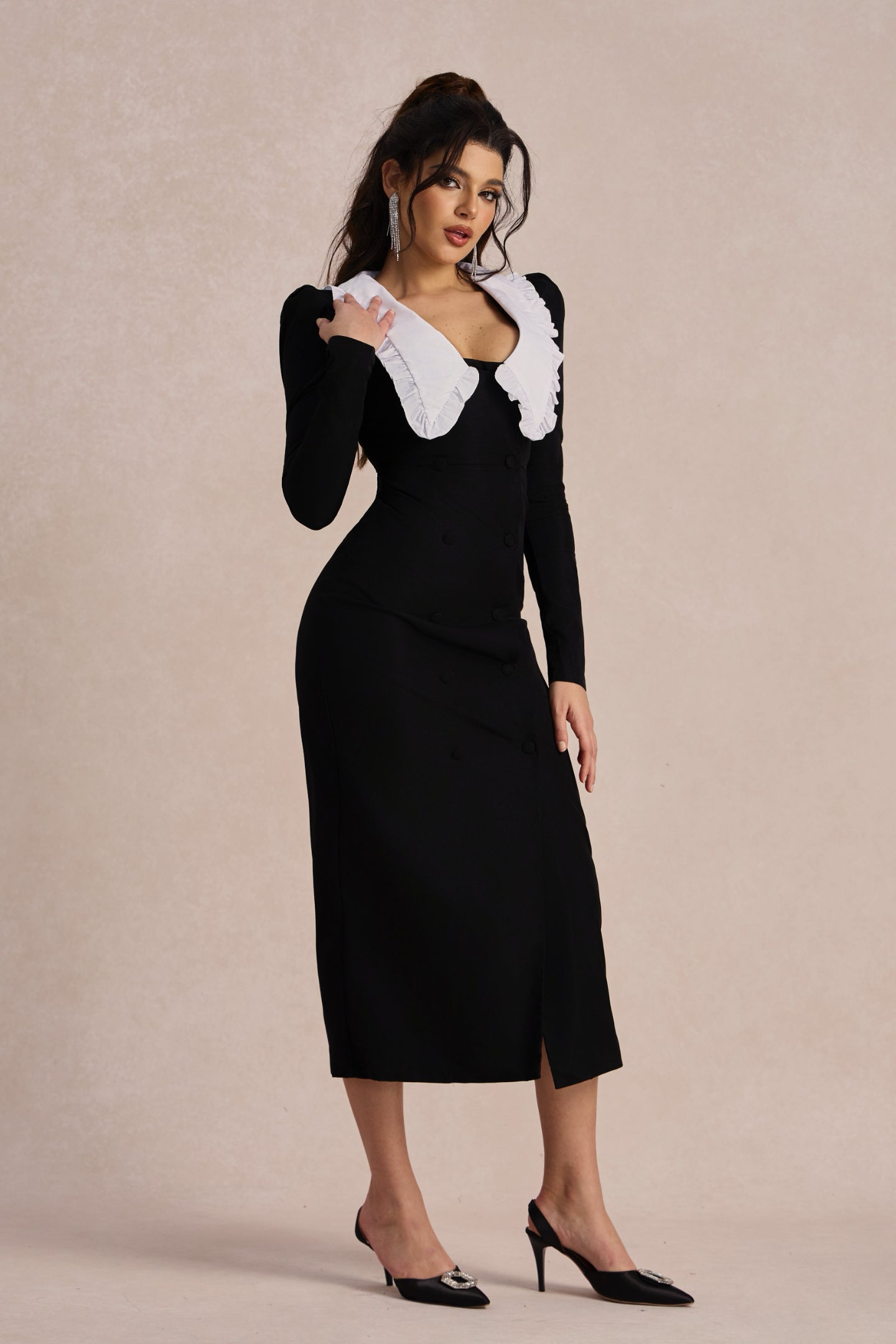 Well Tailored Dress with a Graceful Silhouette