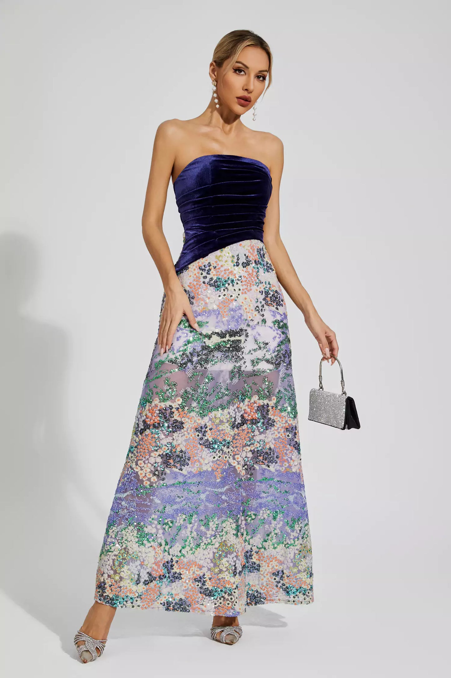 Effortlessly Elegant Dress with a Timeless Design