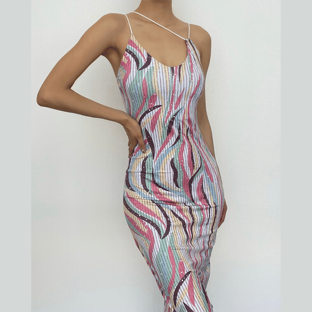 Classic Vintage Dress with a Flattering Fit
