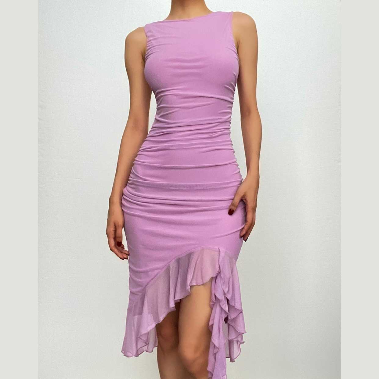 Effortlessly Elegant Dress with a Timeless Design