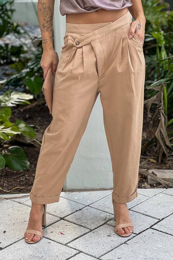 Gracefully Styled Pants for Any Occasion