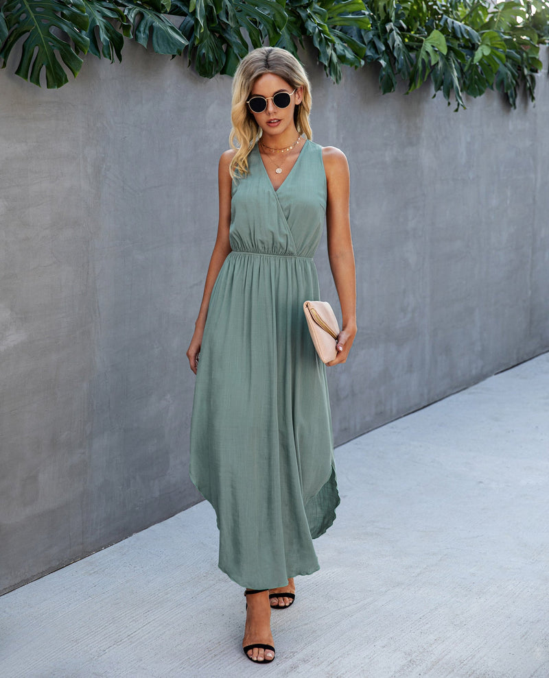Sophisticated Dress with a Clean Classic Look