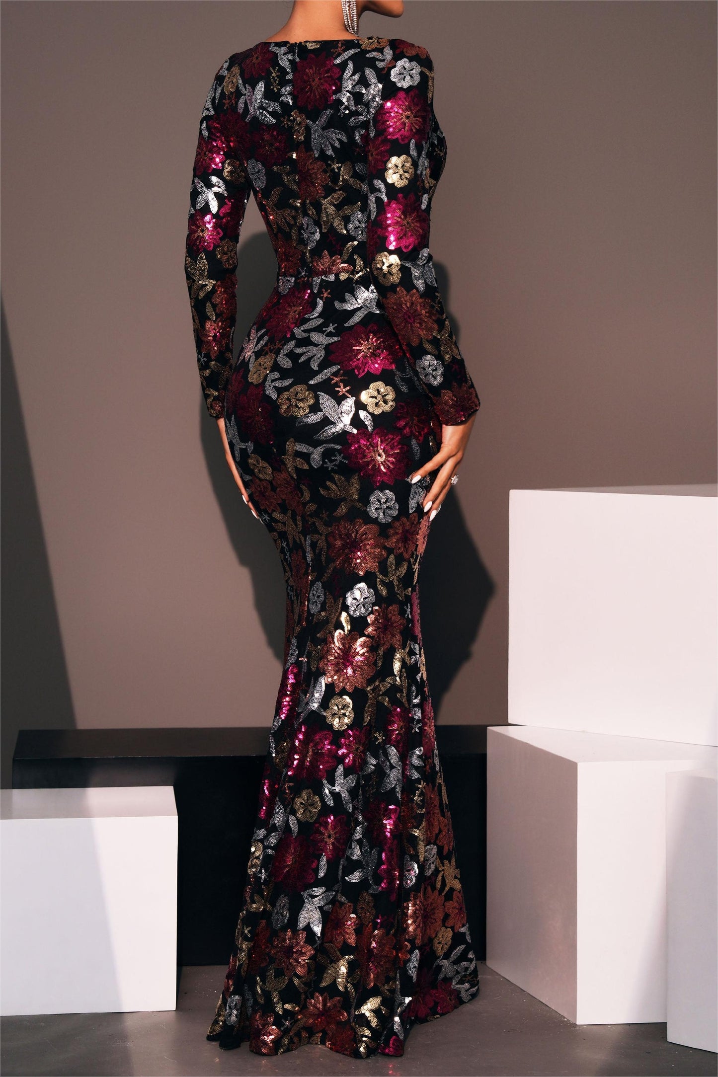 Beautifully Finished Dress in a Timeless Design