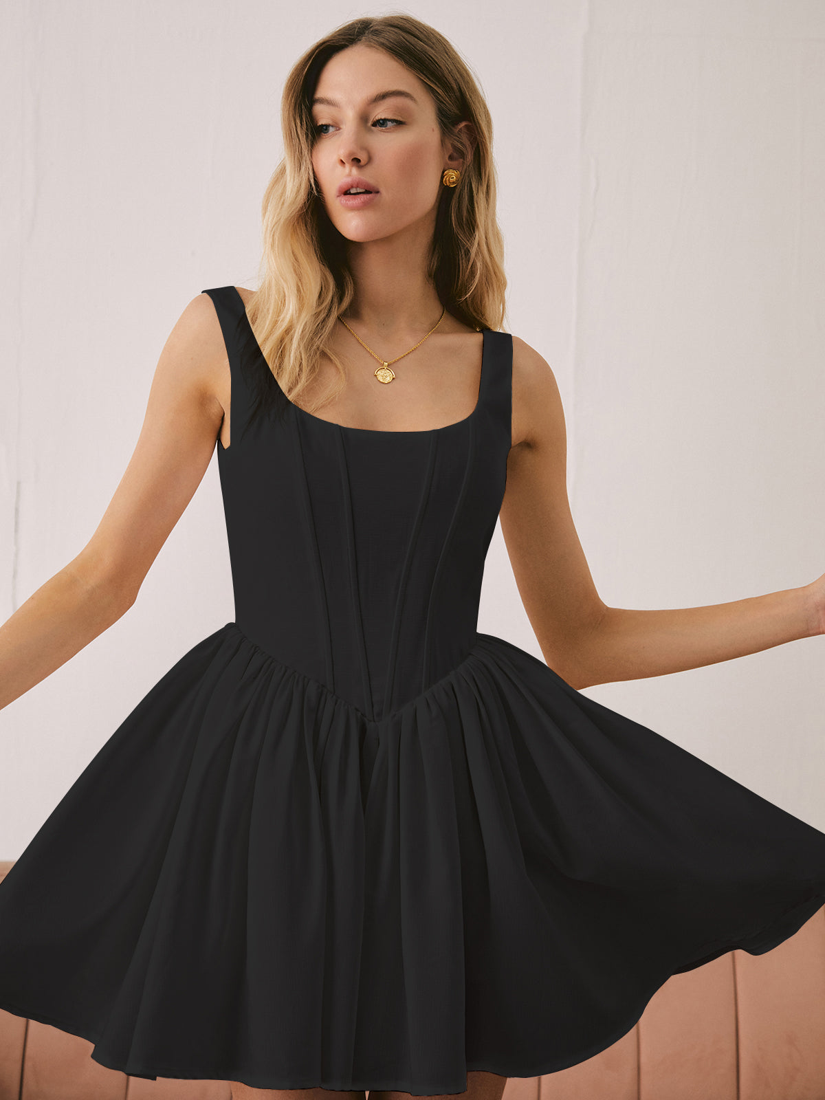 Beautifully Finished Dress in a Timeless Design