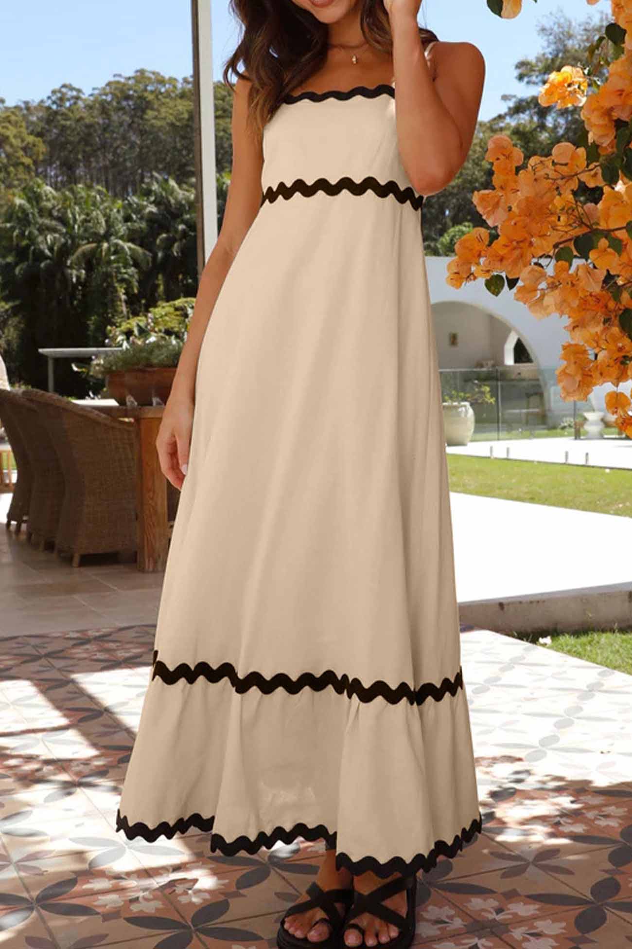Beautifully Finished Dress in a Timeless Design