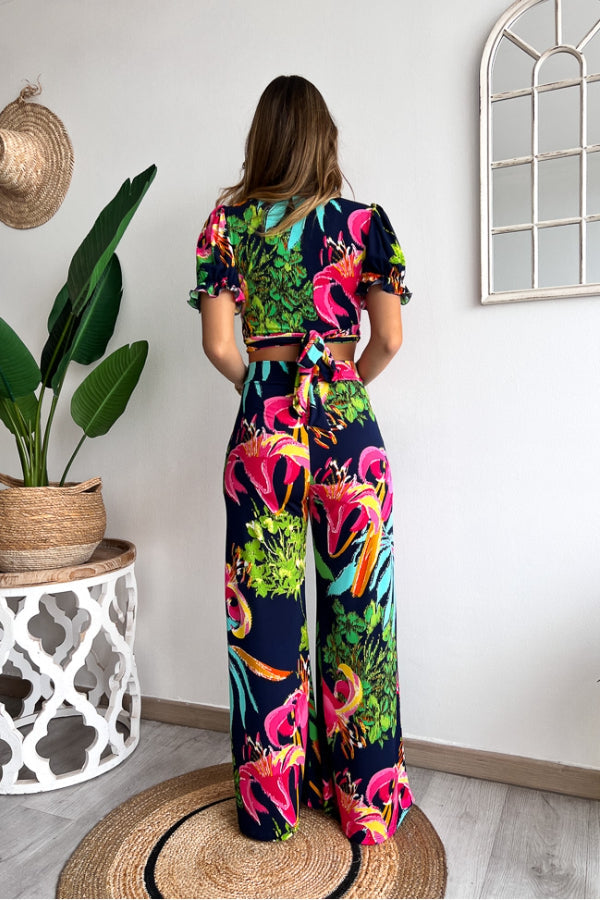 Classic Vintage Pants with a Flattering Fit